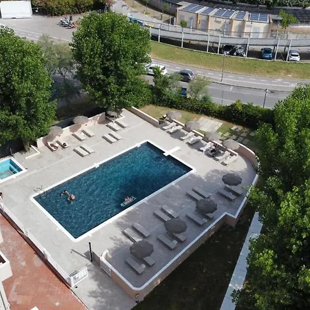 St Gregory Park Отель